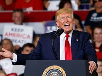 Nói về 4 nữ nghị sĩ da màu, ông Trump lại nhắc 