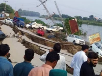 Động đất rung chuyển Pakistan, hơn 700 người thương vong