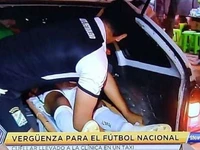 Video tuyển thủ Bolivia bị gãy chân, phải nằm ở... cốp xe taxi đi cấp cứu