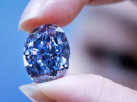 Bí ẩn viên kim cương xanh bị đánh cắp của ông hoàng Saudi