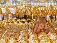 Giá vàng vượt xa mốc 44 triệu đồng/lượng