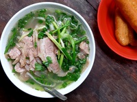 Không đâu tìm lại được bát phở từng khiến tôi bật khóc