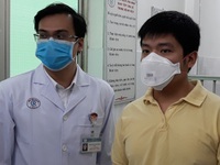 Li Zichao khỏi bệnh nhưng xin ở lại chăm sóc cha điều trị virus corona
