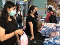 Thái Lan phát tiền mặt cứu trợ người nghèo