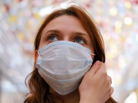 Phe phản đối đeo khẩu trang bị các nhà khoa học bật lại ở những điểm nào?