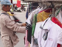 Cuộc thi Lan tỏa năng lượng tích cực 2021: Xe quần áo 0 đồng của ông Tư Ẩn tại Sài Gòn