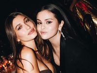 Hailey Bieber bất ngờ chụp chung với Selena Gomez thân như chị em gái