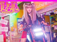 La Chí Tường cosplay thành Lisa phiên bản lỗi và phản ứng của netizen