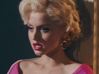 Nữ diễn viên hy sinh để ngực trần khi tái hiện Marilyn Monroe trong 