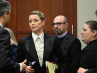 Luật sư: Amber Heard mới là "kẻ bạo hành trong phòng xử án này"