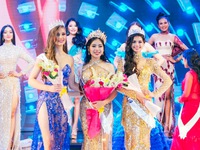 Nữ sinh 16 tuổi lộng lẫy đội vương miện Miss Teen International 2022