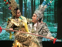 Thoại Mỹ, Kim Tử Long, Ngọc Huyền, Bình Tinh, Hoài Linh… cùng hát mừng giỗ tổ