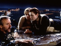 Lạ đời đạo diễn Titanic phải lên tiếng giải thích kết phim sau 25 năm