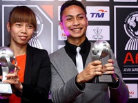 Thủ môn Kiều Trinh nhận giải 'Cầu thủ nữ xuất sắc nhất Đông Nam Á 2012'