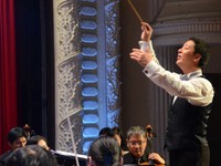 Nhạc trưởng Lê Phi Phi với Mozart Cycle II