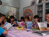 Ra mắt &apos;Tủ sách Nguyễn Thị Oanh&apos;