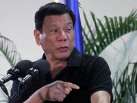 Tổng thống Duterte lại gây sốc, ví mình như Hitler