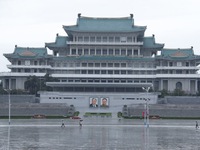 Triều Tiên, đất nước kỳ lạ: Kiến trúc đối lập ở Bình Nhưỡng