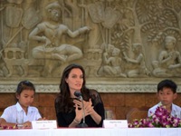 Angelina Jolie ra mắt phim về nỗi kinh hoàng Khmer Đỏ ở Campuchia