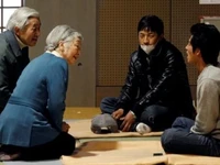 Nhật hoàng Akihito muốn làm nhà vua 'bình dân'