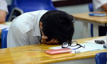 Mẹ có biết con đã phải đánh đổi gì để lấy điểm 9, 10 cho mẹ? Mẹ có biết con đã phải đánh đổi gì để lấy điểm 9, 10 cho mẹ?