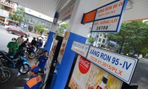 Đề xuất tăng thuế xăng dầu lên kịch khung, 4.000 đồng mỗi lít Đề xuất tăng thuế xăng dầu lên kịch khung, 4.000 đồng mỗi lít