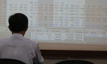 Cổ phiếu Vingroup, Vincom Retail đỏ sàn trước ngày Vinhomes niêm yết Cổ phiếu Vingroup, Vincom Retail đỏ sàn trước ngày Vinhomes niêm yết