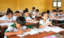 Hàng trăm giáo viên Cà Mau mất việc vì 'địa phương tự ý tuyển'? Hàng trăm giáo viên Cà Mau mất việc vì 'địa phương tự ý tuyển'?