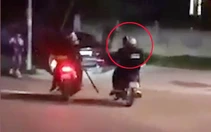 Hai quái xế trổ tài đánh võng bị cảnh sát tuýt còi