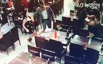 Cô gái đi giày cao gót bị ngã được trai đẹp đỡ như trong phim