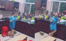 Chị gái quê một cục khi nhún nhảy trong bếp bị em quay lén