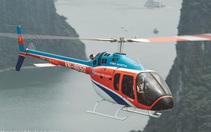 Những mảnh vỡ nát của trực thăng VN-8650 đang được đưa lên