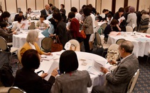 Người trẻ Nhật Bản ngại hẹn hò, cha mẹ đi thay