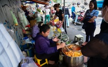 Thức ăn đường phố, hàng rong: Thấy thì 'dơ dơ' nhưng cứ tặc lưỡi cho qua