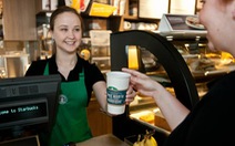 Mỹ: Từ chối khách không đeo khẩu trang, nhân viên Starbucks được cư dân mạng “biếu” 80.000 đôla Mỹ