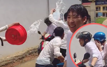 Nhóm học sinh 'chặn xe', tạt nước thầy cô chủ nhiệm ngay sau Lễ tổng kết