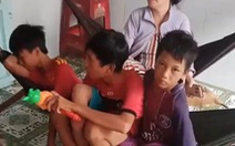 3 bé trai 'phượt' 400km Cà Mau - Sài Gòn tìm cha mẹ bằng xe đạp