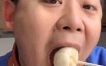 Streamer mukbang xứ Trung qua đời vì sở thích 'ăn thùng uống vại'