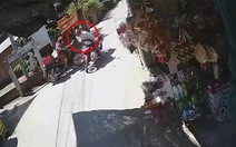 Người phụ nữ tông đổ đồ của tiệm tạp hóa sau va chạm giao thông