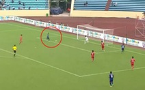 2 pha bỏ lỡ khó tin của các cầu thủ Campuchia trong trận gặp Lào