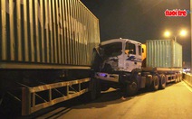 Tai nạn liên hoàn trên cầu Phú Mỹ, kẹt xe nhiều giờ
