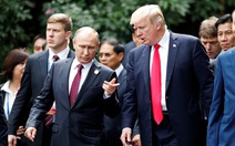 Ông Trump và ông Putin tranh thủ trao đổi, bắt tay vì không gặp riêng