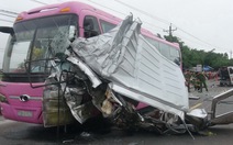 Tai nạn 6 người chết do xe 16 chỗ chạy lấn tuyến