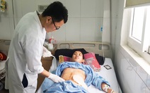 Cứu sống bệnh nhân Lào bị trúng 9 viên đạn ở ngực, bụng