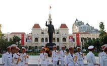 TP.HCM bảo dưỡng định kỳ tượng đài Chủ tịch Hồ Chí Minh