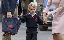 Ngày đầu đi học, Hoàng tử George căng thẳng nắm tay cha