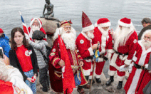 150 ông già Noel 'quậy tưng' ở Đan Mạch giữa mùa hè