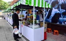 Người mua kẻ bán nói về phố hàng rong đầu tiên ở Việt Nam