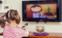Những tác hại khi trẻ xem ti vi, điện thoại nhiều