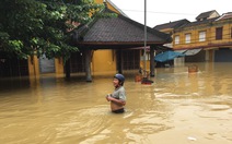 Hội An 'nín thở' chờ nước lũ rút để xoay xở cho APEC
